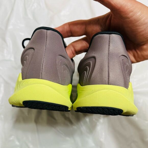 Altra Provision 8 Running Shoes in Light Gray and Green Size 10 near new - Picture 7 of 13